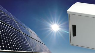 CAB PX-Gehäuse mit Regendach – bis IP 65 bieten die Gehäuse auch ohne das Extra ausreichend Schutz.  (Bild: Fibox)