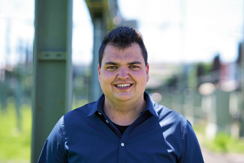 Simon Rümmele, Naturenergie Netz, berichtet: „Mit Eplan können wir die Standardisierung und ein effizienteres Engineering der Sekundärtechnik vorantreiben.“  (Bild: Eplan/Rittal)