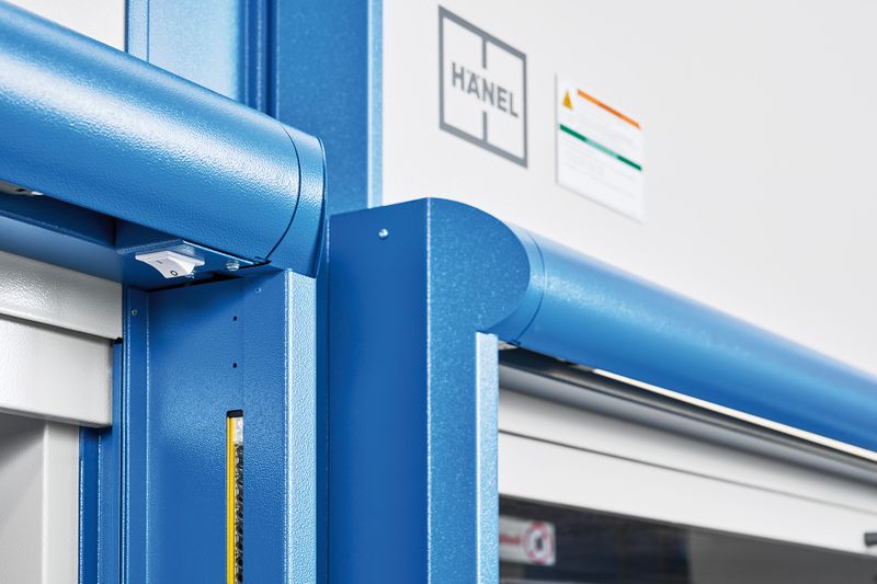 The newly designed access point on the Hänel Lean-Lift is much  more compact, even with the light barrier curtain installed in front of it. (Source: René Marks)