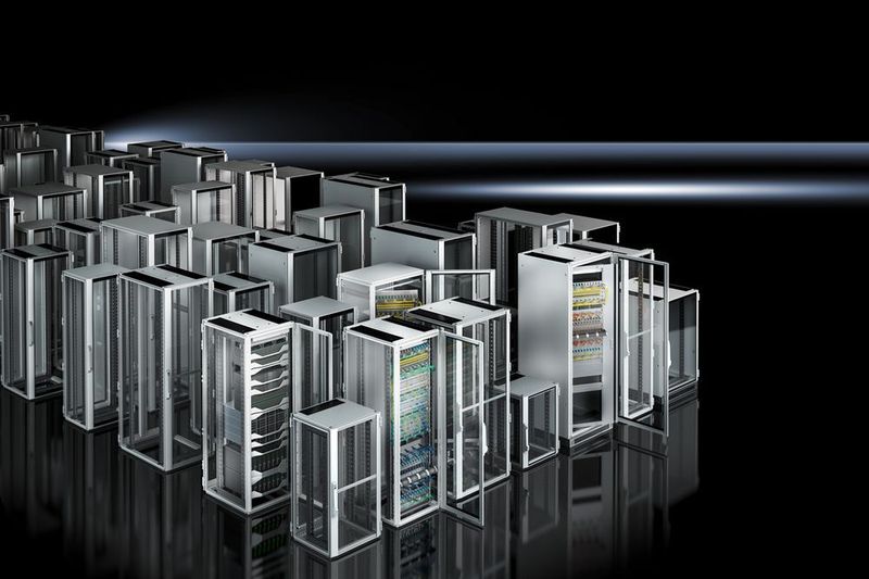 Das IT-Rack TS IT von Rittal eignet sich für Datennetz- und Serveranwendungen und will mit seinem Variantenbaukasten größte Flexibilität bieten. (Bild: Rittal)