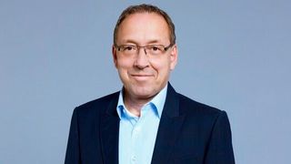 Stefan Karrenbauer, ab Oktober neuer Geschäftsführer von Ahtlon Germany, setzt auf nachhaltige, flexible und effiziente Lösungen, um die Mobilitätsbedürfnisse der Kunden zu erfüllen und sie beim Übergang zur Elektromobilität zu unterstützen. (Bild: © Henning Ross )