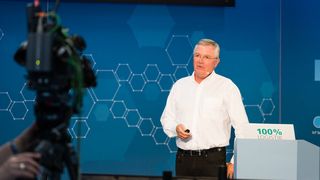 Prof. Michael ten Hompel, geschäftsführender Institutsleiter am Fraunhofer-IML, schafft es immer wieder, das Auditorium mit seinen Ideen und Entwicklungen zu begeistern. Man darf gespannt sein ... (Fraunhofer-IML)