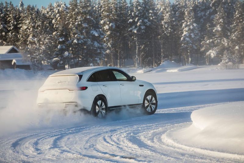 Die präzise Momentensteuerung sorgt dafür, dass sich der Drift perfekt halten lässt.  (Daimler)