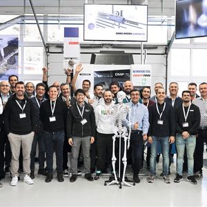 Zum Medical Day 2022 waren 20 Kunden aus Spanien angereist und konnten sich vor Ort von der Leistungsfähigkeit der Werkzeuge von Mikron Tool überzeugen und sich über effiziente Fertigungsstrategien für die Medizintechnik informieren.(Bild:  Mikron Tool)