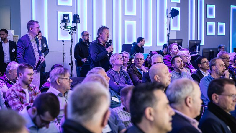 ...Diskussionen mit dem Publikum. (Bild: Stefan Bausewein)