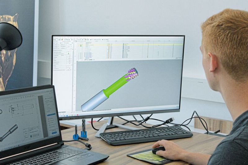 Programmierung entscheidend: Mit Hilfe der Software Walter Helitronic Tool Studio lassen sich schwierigste Sonderwerkzeuge schnell und als 3D-Modelle erstellen und die benötigten NC-Programme für die Werkzeugschleifmaschinen generieren.  (Bild: Konrad Mücke / Walter)