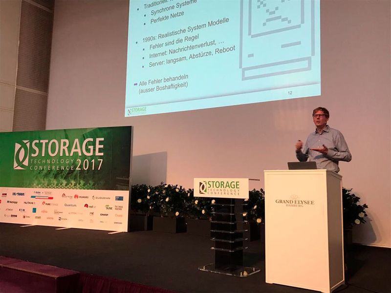 Die Entwicklung von Software-Storage und was man dabei von Google, Amazon und Facebook lernen kann, beleuchtete Dr. Felix Hupfeld in seiner Keynote. (Bild: Vogel IT-Medien)
