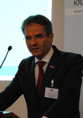 Andreas Ehlert, Präsident  Nordrhein-Westfälischer Handelskammertag: „Die Gesellschaft ist auf Menschen wie Ernst-Robert Nouvertné angewiesen, die mehr tun als ihre Pflicht. Die ihr Eigeninteresse im Sinne des Gemeinwohls hintanstellen.“ (Foto: Baeuchle)