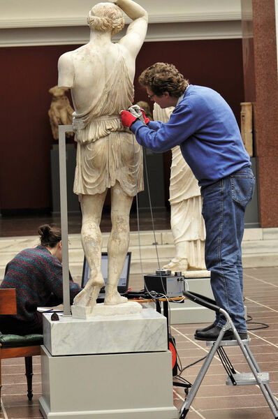 Abb. 2: Farbmessungen an einer Artemis-Statue in der Ny Carlsberg Glyptothek Kopenhagen...  (Bild: J&M Analytik)