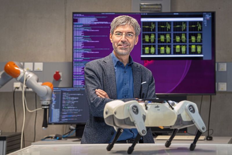 Im Rahmen eines ERC Advanced Grants erforscht Prof. Alin Albu-Schäffer energie-effiziente Bewegungen. (Bild: Andreas Heddergott / TU Muenchen)