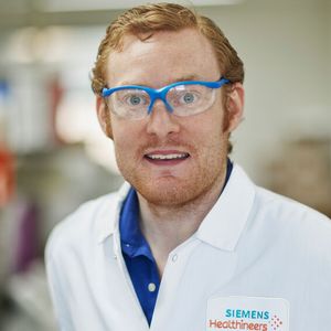 Kategorie Newcomer: Aaron Kaufmann hat einen Weg gefunden, um die medizinische Diagnostik zu verbessern. Er konnte den sogenannten High-Dose-Hook-Effekt umgehen, bei dem stark positive Ergebnisse negativ dargestellt werden. (Bild:  ©Enno Kapitza)