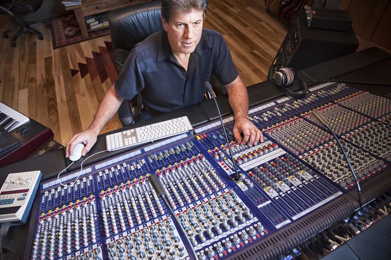 Drehknopf an Drehknopf – ein Mischpult im Tonstudio. (Bild: Contrinex CTX Thermal Solutions / Bob Ingelhart)