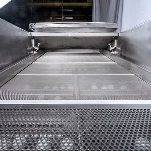 Ein Kugelabreinigungssystem sorgt bei allen Siebeinlegern für ein durchlässiges Siebgewebe und dadurch für längere Laufzeiten. (Bild:  J. Engelsmann)