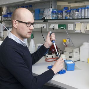 Christian Derntl im Biolabor