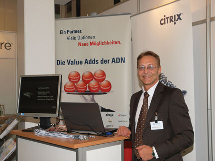 Am ADN-Stand erläuterte Thomas Reger die Lösungen von Citrix zur Virtualisierung. (Archiv: Vogel Business Media)