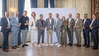 Audi zeichnete zehn Handelsbetriebe mit dem Business Cup 2025 aus. Im Bild: Sascha Manske (Ing. W. Riemer GmbH & Co. KG), Dierk Rudolf Harneid (Autohaus Adelbert Moll), Ben Jasper (Audi Leipzig), Gunnar Severin (Audi Stuttgart), Christian Rittershaus (Gottfried Schultz Automobilhandels SE), Yves Becker-Fahr (Audi), David Liebsch (Avemo/Autohaus Best), Christina Hagmann (Audi), Jan Weber (Auto Weber), Marcell Eiselein (Audi-Zentrum Aachen/Jacobs Automobile), Jürgen Rinner (Autohaus Rinner), Thomas Fischer (Fischer Automobile). (Bild: Stefan Bösl)