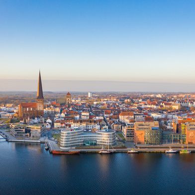Vom 25. bis 27. September 2026 findet in Rostock die Robau-Messe statt. (Bild: ©stock.adobe.com/Rico Ködder)