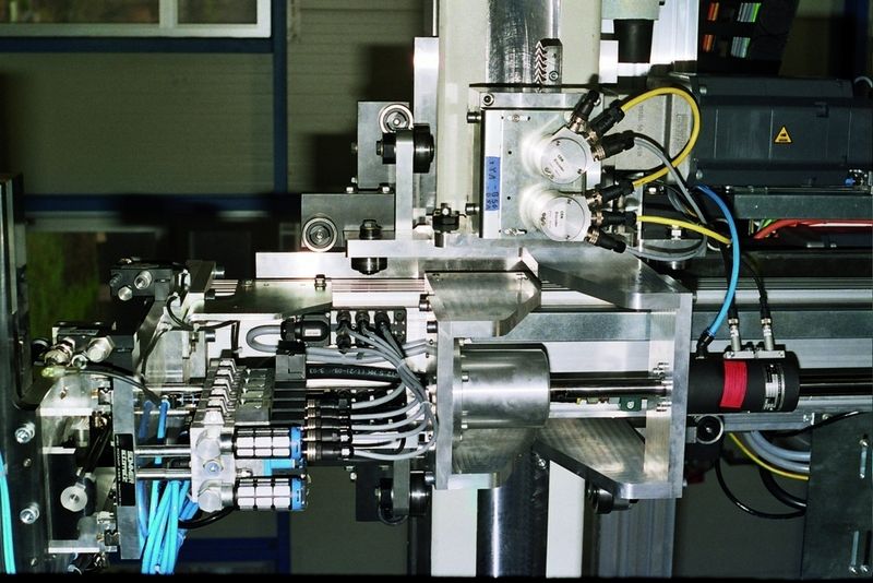 Bild 4: Die eingesetzten Multiturn-Absolutdrehgeber JS-RSA 698 überwachen die horizontale Position der Fahrwagen. Bilder: 1 und 2 Bleichert, 3 Jokab Safety (Archiv: Vogel Business Media)