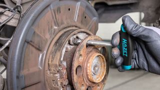 T-Griffe erleichtern viele Arbeiten in der Werkstatt. (Bild: Hazet)