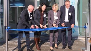 Eröffnung des Gaimersheimer Standorts der ESG Mobility (von links): Bauherr Tadeusz Lacny,  Bürgermeisterin Andrea Mickel sowie ESG Mobility Regionalleiterin Ulrike Hlawatsch und Geschäftsführer Jörg Ohlsen.  (ESG Mobility)