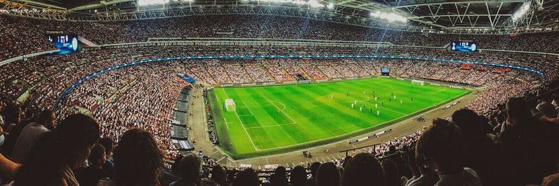 Demnächst wird wohl wieder gekickt - aber vor leeren Rängen. Geisterspiel heißt das.(Bild:  gemeinfrei /  Pixabay)