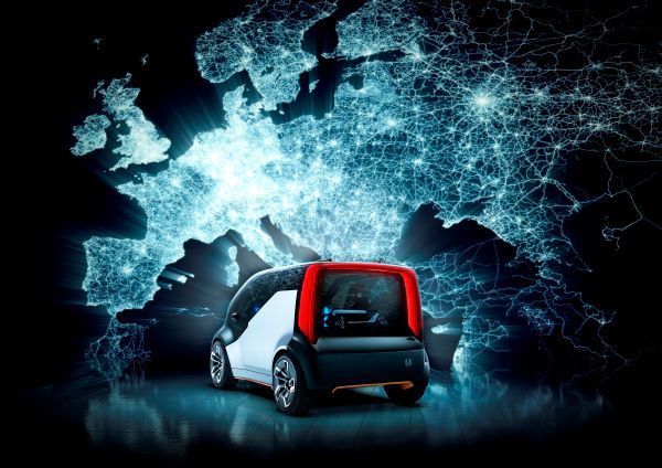 Das autonom fahrende Konzeptfahrzeug verfügt über eine „Emotion Engine“, einen mit künstlicher Intelligenz versehenen Bordcomputer, der in der Lage ist, eigene Emotionen zu entwickeln und so zu einer besseren Kommunikation zwischen Fahrer und Fahrzeug beiträgt.  (Honda)