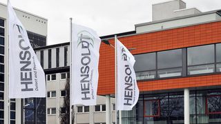 Den Rückenwind, den der Rüstungsspezialist Hensoldt derzeit verspürt, lassen auch die Fahnen ahnen! Lesen Sie hier, was der Konzern in den ersten Monaten des Jahres erreicht hat ... (Bild: Hensoldt)