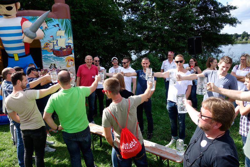 Wer hat den längeren Arm? (Bild: IT-BUSINESS)