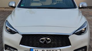 Ein großer Teil der Q30-Fahrzeuge in Deutschland muss in die Werkstatt. (Michel / »kfz-betrieb«)