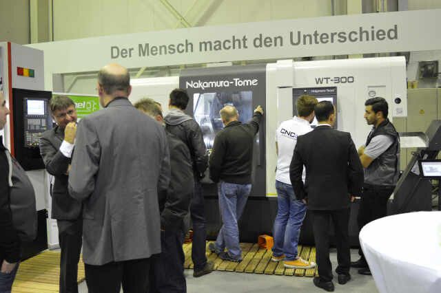 Das Technikforum wurde durch praktische Vorführungen an den Maschinen ergänzt. (Bild: Hommel Unverzagt)