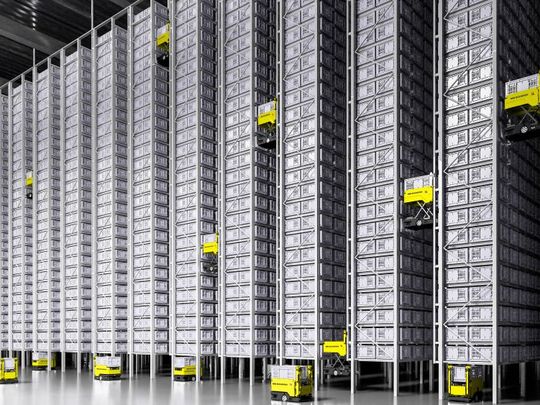 RackBot Systemlösungen, wie das RackBot System ELEVATE, bieten maximale Kommissionier-Performance auf minimaler Fläche.(Bild:  SSI Schäfer)