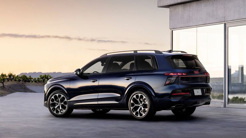 Der 5,31 Meter lange Q9 ist das größte Serienfahrzeug von Audi bisher. (Bild: Audi)