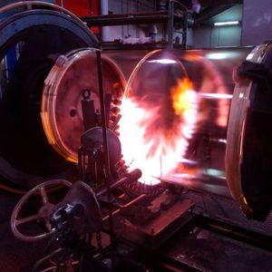 Hauptschmelznaht der größten Glasflasche der Welt 