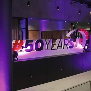 Schuler + Eisner hat nicht nur den Umbau zu feiern, sondern auch ein Firmenjubiläum.(Bild:  Schuler-Eisner)