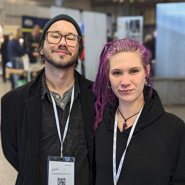 Besucherstimmen der LAB-SUPPLY Leverkusen Lea Wendel und Amadeus Sokolowszik  Wendel: „Gerade die Vorträge finde ich spannend. Besonders, wenn man sich ein bisschen länger nicht mit einem Thema auseinandergesetzt hat, ist es eine gute Auffrischung. Auch die Organisation der Veranstaltung finde ich gut, die Anmeldung vorab war ganz einfach.“    Mehr Infos zu den kommenden LAB-SUPPLY-Messen finden Sie auf www.lab-supply.info (Bild: VCG – Lüttmann)