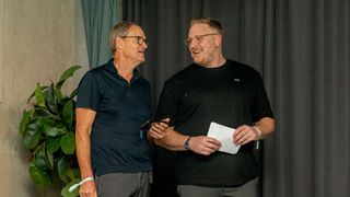 Thorsten Raquet (r.) ist der neue CEO der Public Cloud Group. Oliver Schallhorn bleibt dem Unternehmen unter anderem als Beirat erhalten.   (Bild: PCG)