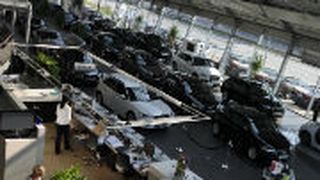 In Reih und Glied präsentieren sich die Neuwagen im Hangar der Regensburger Jepsen-Gruppe. (Foto: Richter)