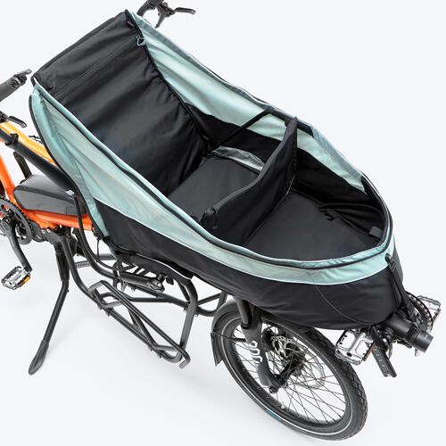 Bleibt sie offen, können auch größere Gegenstände mit Sicherungsgurten transportiert werden. (Bild: Hase Bikes)