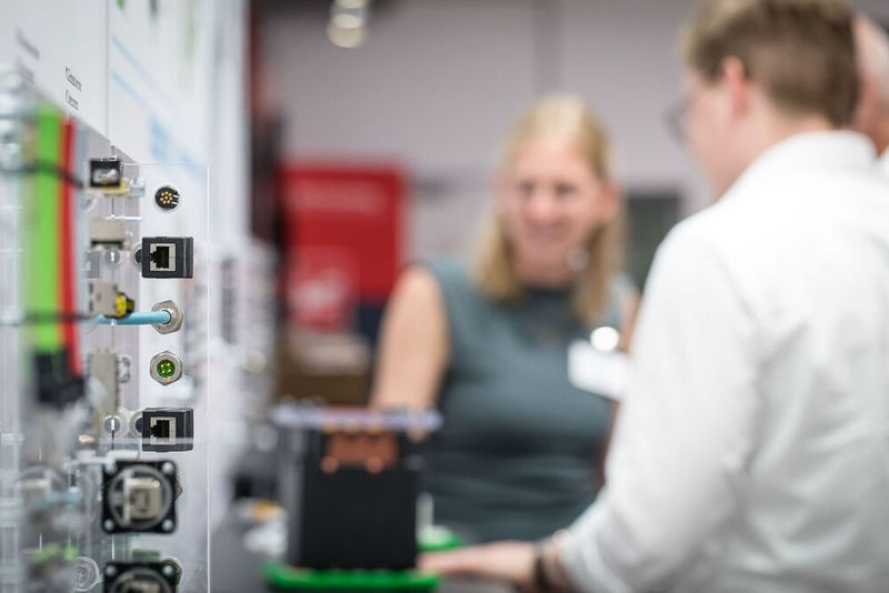 Steckverbinderkongress 2023 Tag 2: Kongress mit Trendthemen von PCF über DC-Steckverbinder, Hybridsteckverbinder, Qualifizierung, Single Pair Ethernet, Hands-on Workshops bis zu 3D-Druck und Konfektionierung. (Bild: Stefan Bausewein)