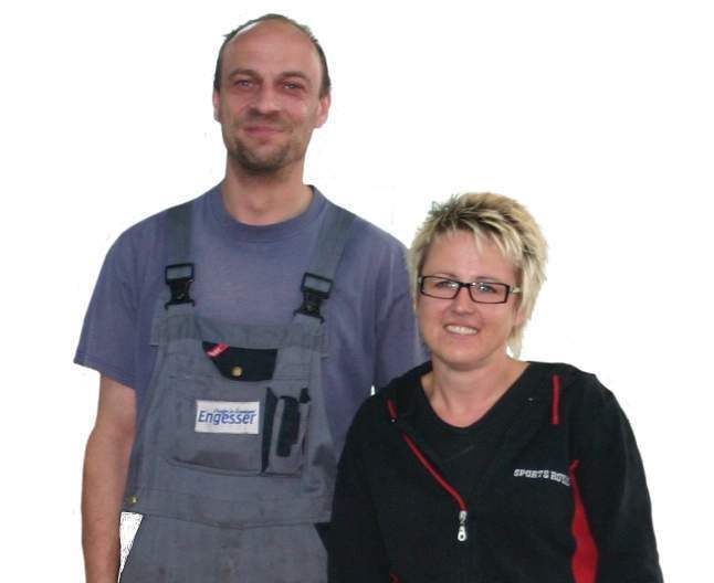 Andreas und Sabine Engesser bieten eine breite Auswahl an Bauteilen und Baugruppen aus Edelstahlblechen, -rohren und -profilen. Bild: Grundler (Archiv: Vogel Business Media)