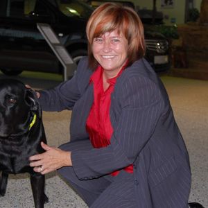 Für ihren Mischlingshund Balu hat Sylvia Noe-Stang in ihrem Büro extra eine Tür zum Betriebshof einbauen lassen.