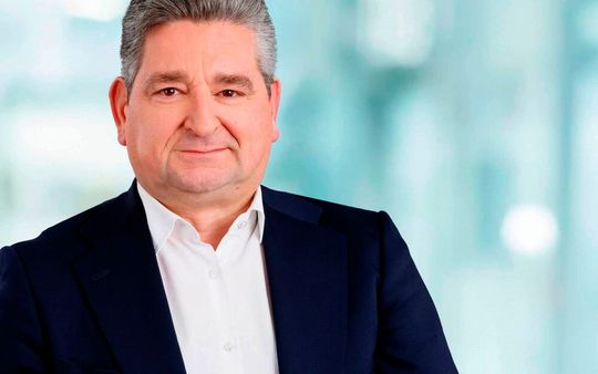 Der Thyssenkrupp-Chef Miguel López ist jetzt gut acht Monate im Amt. Er bekräftigt stets, dass man den Konzern wieder auf Trab bringen will. Das sehen die Aktionäre und die Belegschaft aber nicht so. Lesen Sie hier, was man den Thyssenkrupp-Entscheidern vorwirft ...(Bild:  Thyssenkrupp)