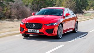 Das Motorenangebot des XE hat Jaguar gestrafft. Nicht mehr im Programm sind die bisherigen Basismotoren, ein 200-PS-Benziner und ein 150-PS-Diesel.  (Jaguar)