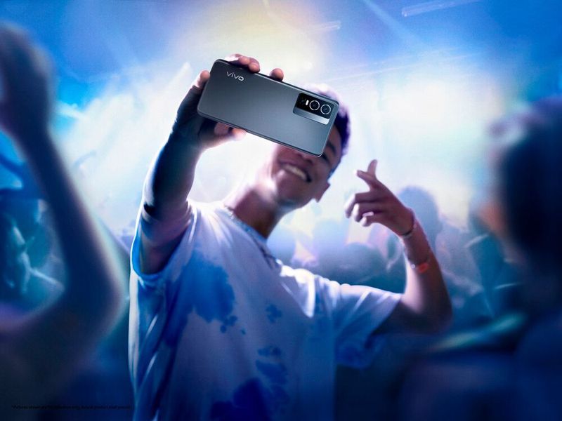 Die Selfie-Kamera des Vivo Y76 5G löst mit 16 MP auf und verfügt über verschiedene KI-gesteuerte Aufnahme-Modi.  (Vivo)