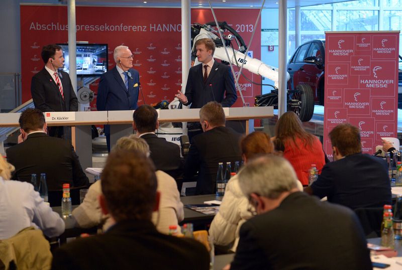 Abschlusspressekonferenz der Hannover-Messe 2013 mit Dr. Jochen Köckler, Mitglied des Vorstandes Deutsche Messe, Dr. Ing. h.c. Harting, Vorsitzender des Ausstellerbeirats und Maxim Zerkov, Präsident Formika, Organisation des russischen Partnerlandauftritts. (Bild: Deutsche Messe)