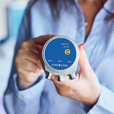 Das Sicherheits-Drehgeber FSI 608 entspricht den neuesten Normen: der IEC 61800-5-3, welche funktionale, elektrische und umweltbezogene Sicherheit von Drehgebern abdeckt.  (Bild: Leine & Linde)