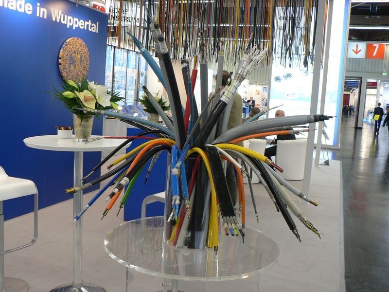 Ein Blumenstrauß aus Kabeln (Archiv: Vogel Business Media)