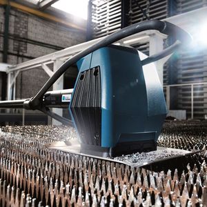 Der Trumpf-Auflageleistenreiniger TSC hat die Nachhaltigkeit in seinem ursprünglichsten Zweck, weil sich durch ihn die Auflagetische von Laserschneidmaschine bis zu vier Mal länger verwenden lassen.(Bild:  Trumpf)