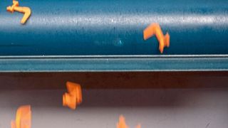 Kein Abfall, keine Störungen: Aufgrund des neuen Werkzeugs konnte Hadi-Plast den Produktionsablauf verbessern. (Bild: Phoenix Contact)