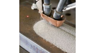 Thyssenkrupp hat mit Proweld eine Software geschaffen, die, wie es heißt, für diverse Schweißverfahren die optimalen Prozessparameter anhand des Werkstoffs, der Zusatzstoffe, der Blechdicke und der Nahtform berechnen kann. Das betreffe auch das Unterpulverschweißen, das im Bild zu sehen ist. (Thyssenkrupp)